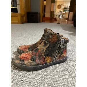 KENNETH COLE WOMEN'S CARTER HIGH-TOP SNEAKERS 
SHOES 

FLORAL PRINT 10 NWOT